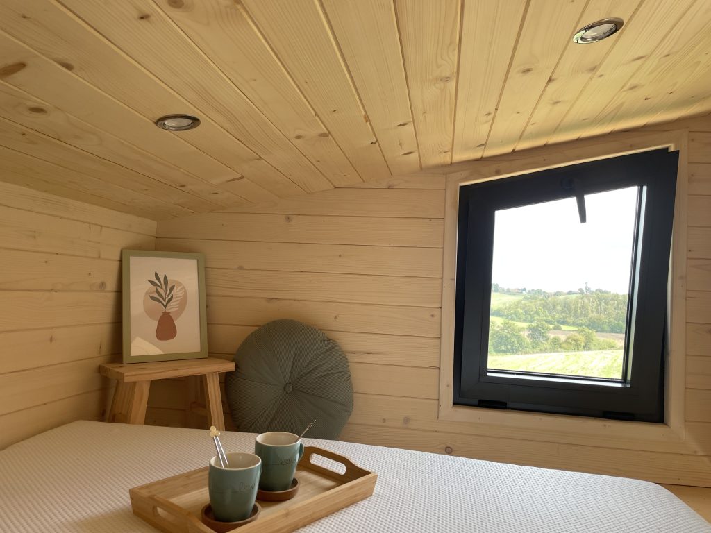 vue campagne depuis le lit